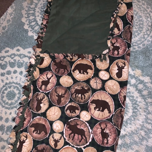 AVERAGE SIZE THROW (2 yards); HOMEMADE NO SEW FLEECE BLANKET - Picture 7 of 9